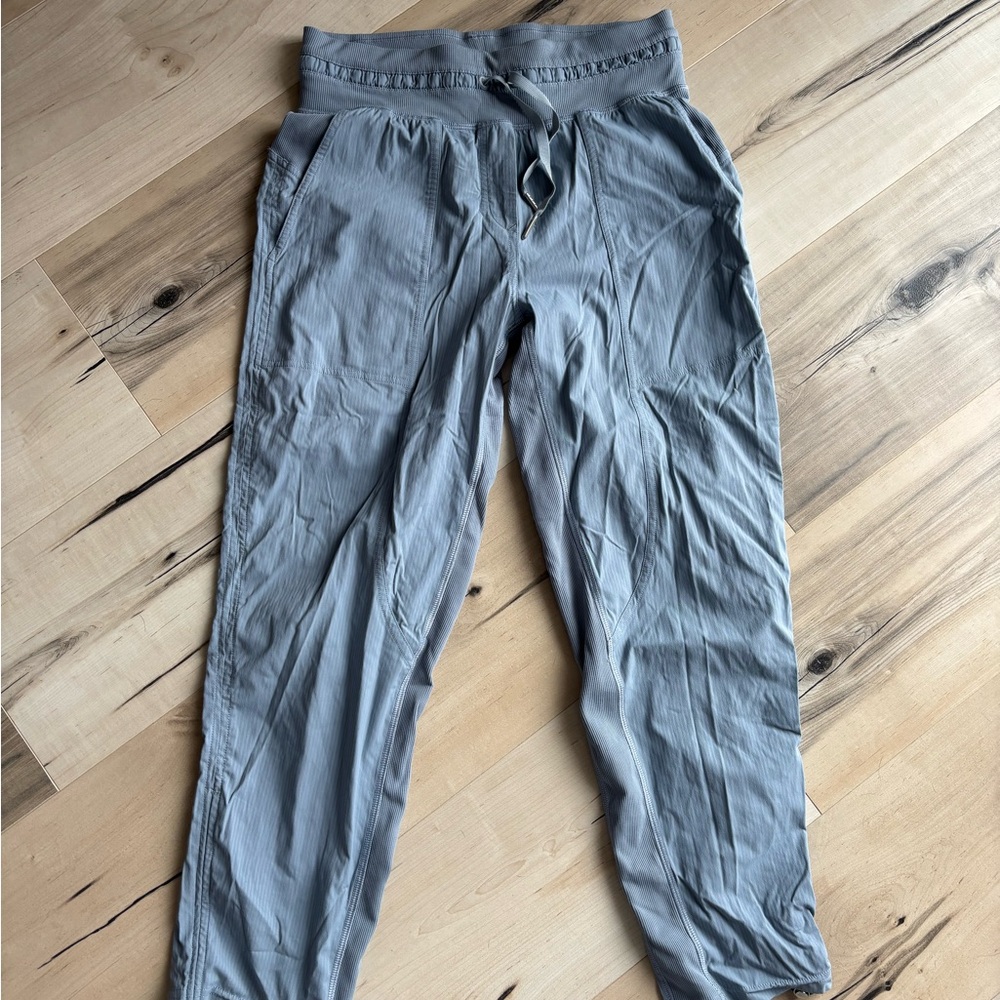 lululemon athletica cropped dance studios.